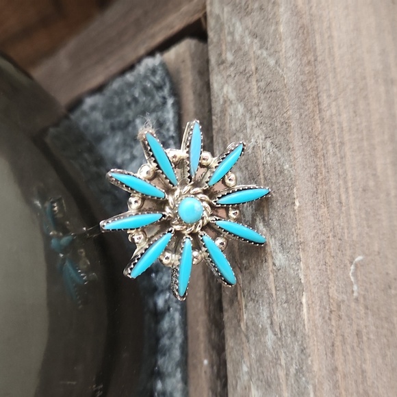 Beautiful NWOT Native American Zuni Turquoise Inlaid Flower Cluster Pendant 🩵💙 - Picture 10 of 12